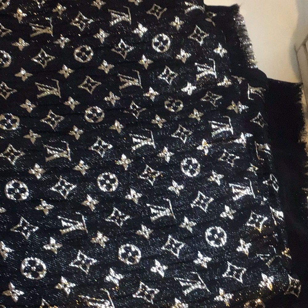 Louis Vuitton Monogram Scarf black silver